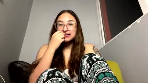 Mia  online show from 5, 4, 2026