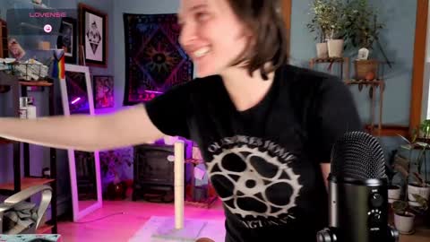 Artie Paints online show from 20, 12, 2024