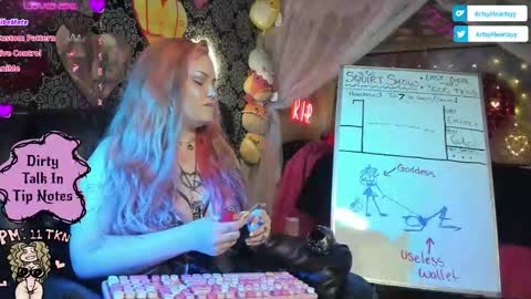 Snapshot of artsyheartsyy chatting on 18, 9, 2025 ArtsyHeartsyy online show from 18, 9, 2025