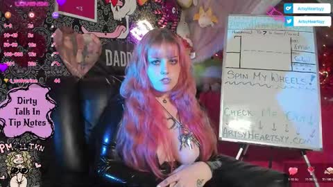 Snapshot of artsyheartsyy chatting on 18, 11, 2025 ArtsyHeartsyy online show from 18, 11, 2025