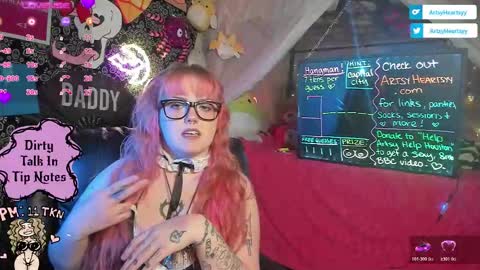 Snapshot of artsyheartsyy chatting on 22, 11, 2025 ArtsyHeartsyy online show from 22, 11, 2025