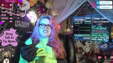 Snapshot of artsyheartsyy chatting on 20, 12, 2025 ArtsyHeartsyy online show from 20, 12, 2025