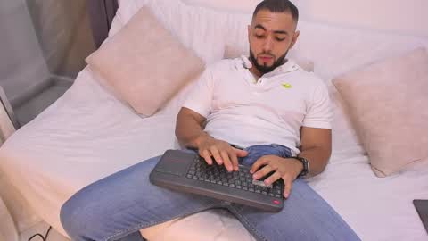 Snapshot of arturguy01 chatting on 2, 2, 2025 arturguy01 online show from 2, 2, 2025