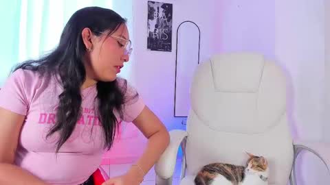 Snapshot of ary_and_kel chatting on 21, 2, 2025 Ariana and Kelsieh online show from 21, 2, 2025