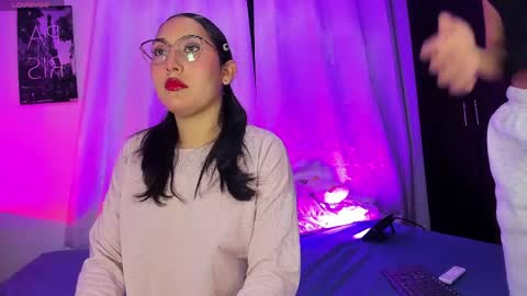 Snapshot of ary_and_kel chatting on 8, 4, 2026 Ariana and Kelsieh online show from 8, 4, 2026