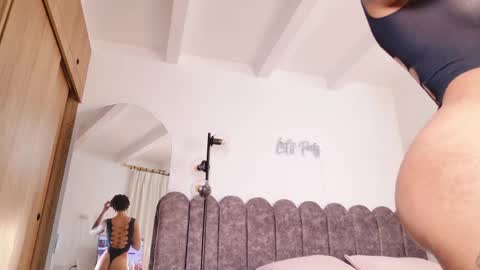 aryascollins online show from 10, 4, 2026