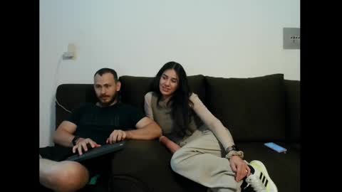 Snapshot of aryra chatting on 14, 12, 2024 FELIPE CAMILA ADAMS online show from 14, 12, 2024