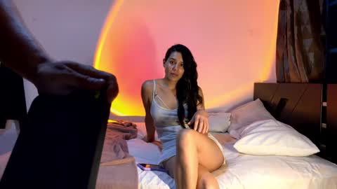 Snapshot of aryra chatting on 12, 1, 2025 FELIPE CAMILA ADAMS online show from 12, 1, 2025