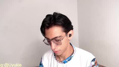 Snapshot of ash_v1 chatting on 30, 10, 2025 Ash online show from 30, 10, 2025