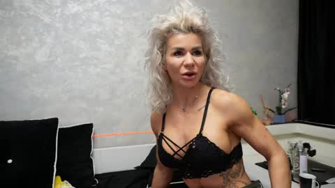 Snapshot of ashadevon_fit chatting on 1, 1, 2025 Asha online show from 1, 1, 2025