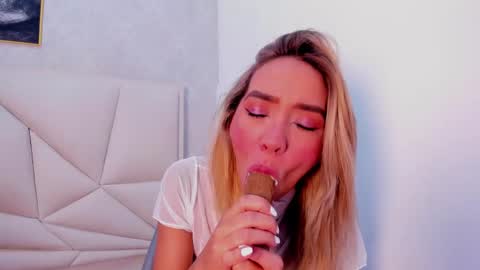 Snapshot of ashley_miller26 chatting on 3, 3, 2025 ashley_miller26 online show from 3, 3, 2025