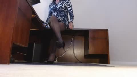 Snapshot of ashleyaki2000 chatting on 9, 10, 2025 Ashley Ann online show from 9, 10, 2025