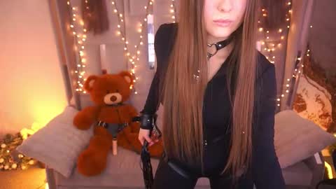 ashleybaee online show from 11, 3, 2026