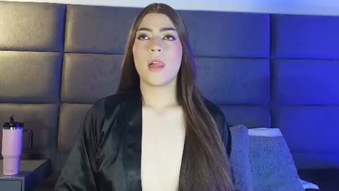 Snapshot of ashleymonroee__ chatting on 5, 7, 2026 ASHLEY MONROE online show from 5, 7, 2026