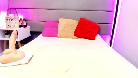 ashleyrobert_ online show from 7, 5, 2026