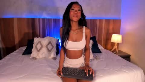 Ashley Santoss online show from 26, 9, 2025