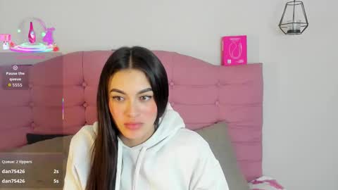 Snapshot of ashleyy_ls chatting on 25, 10, 2025 kylie online show from 25, 10, 2025