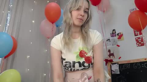 Snapshot of ashly_cherry chatting on 6, 5, 2026 ashly_cherry online show from 6, 5, 2026