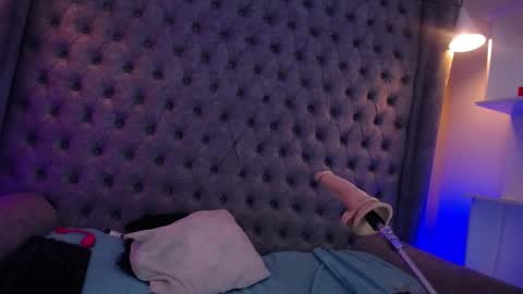 Ashly Moss online show from 5, 3, 2025