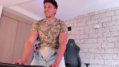 Snapshot of ashton_coleman_ chatting on 5, 1, 2026 my name real is camilo online show from 5, 1, 2026