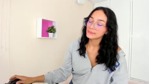 Camila online show from 13, 12, 2024