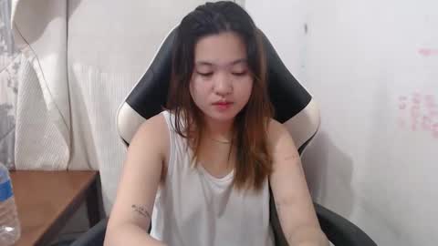 Snapshot of asian_honey69 chatting on 29, 3, 2026 bb girl online show from 29, 3, 2026