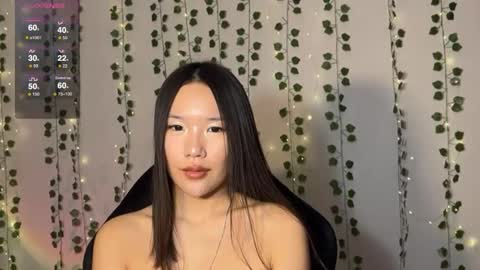 Snapshot of asian_vi chatting on 9, 10, 2025 My name Vi online show from 9, 10, 2025