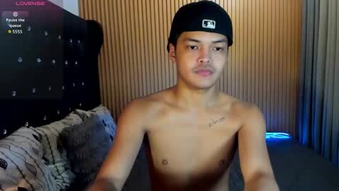 Snapshot of asianhugescott chatting on 1, 12, 2025 VICTORIA SCOTT online show from 1, 12, 2025