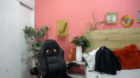 Snapshot of aslyhernandez chatting on 14, 4, 2026 ASLY online show from 14, 4, 2026