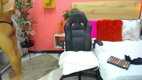 Snapshot of aslyhernandez chatting on 12, 5, 2026 ASLY online show from 12, 5, 2026