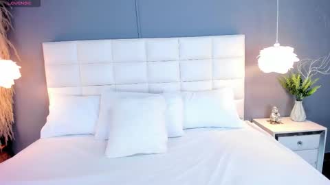 A S L Y   S A N D E R online show from 3, 2, 2026