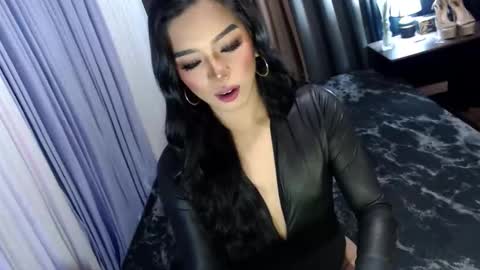 Margaux Miller online show from 29, 10, 2025