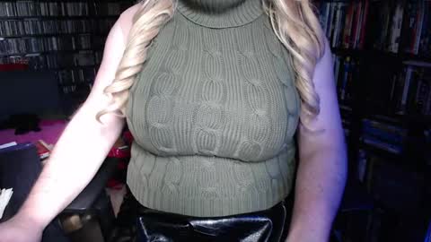 Snapshot of aspen_vale chatting on 5, 5, 2026 Aspen Vale online show from 5, 5, 2026