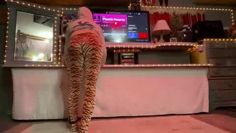 SIR WILLIAM online show from 3, 2, 2026