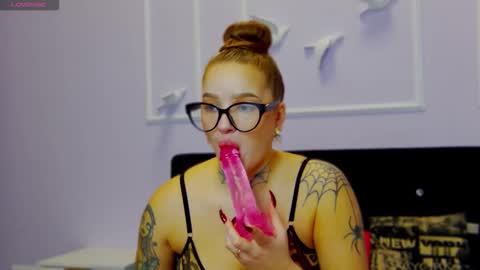 Snapshot of asti_glow chatting on 23, 9, 2025 asti_glow online show from 23, 9, 2025