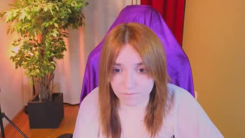 Snapshot of astra_lis chatting on 4, 10, 2025 Astra online show from 4, 10, 2025