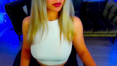 Snapshot of astraluxe_ chatting on 10, 12, 2024 Asta online show from 10, 12, 2024