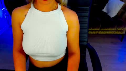 Snapshot of astraluxe_ chatting on 10, 12, 2024 Asta online show from 10, 12, 2024