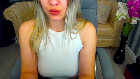 Snapshot of astraluxe_ chatting on 12, 12, 2024 Asta online show from 12, 12, 2024