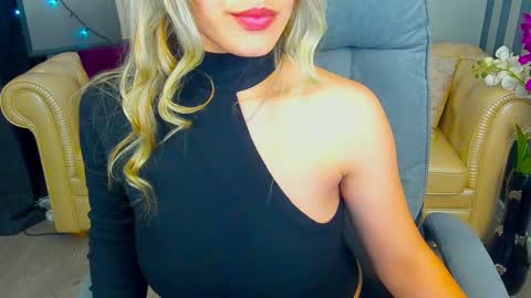 Snapshot of astraluxe_ chatting on 13, 12, 2024 Asta online show from 13, 12, 2024