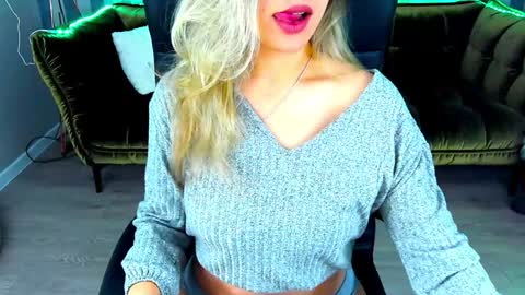 Snapshot of astraluxe_ chatting on 22, 12, 2024 Asta online show from 22, 12, 2024