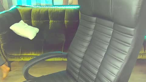 Snapshot of astraluxe_ chatting on 25, 12, 2024 Asta online show from 25, 12, 2024