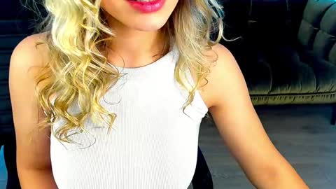 Snapshot of astraluxe_ chatting on 7, 1, 2025 Asta online show from 7, 1, 2025