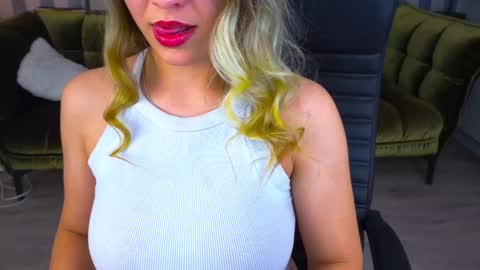 Snapshot of astraluxe_ chatting on 18, 1, 2025 Asta online show from 18, 1, 2025