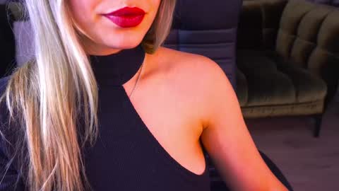 Snapshot of astraluxe_ chatting on 24, 1, 2025 Asta online show from 24, 1, 2025