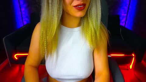 Snapshot of astraluxe_ chatting on 2, 2, 2025 Asta online show from 2, 2, 2025