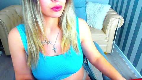 Snapshot of astraluxe_ chatting on 5, 2, 2025 Asta online show from 5, 2, 2025