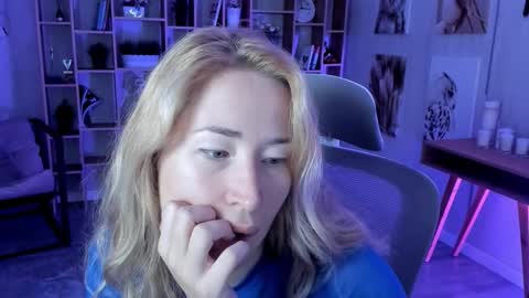 astramonroe online show from 23, 9, 2025