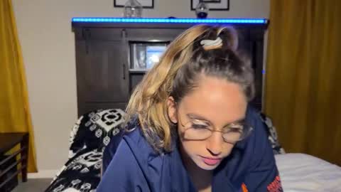 Snapshot of astro_n_tatiana chatting on 9, 11, 2025 astro_n_tatiana online show from 9, 11, 2025