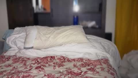 Snapshot of astro_n_tatiana chatting on 15, 12, 2025 astro_n_tatiana online show from 15, 12, 2025